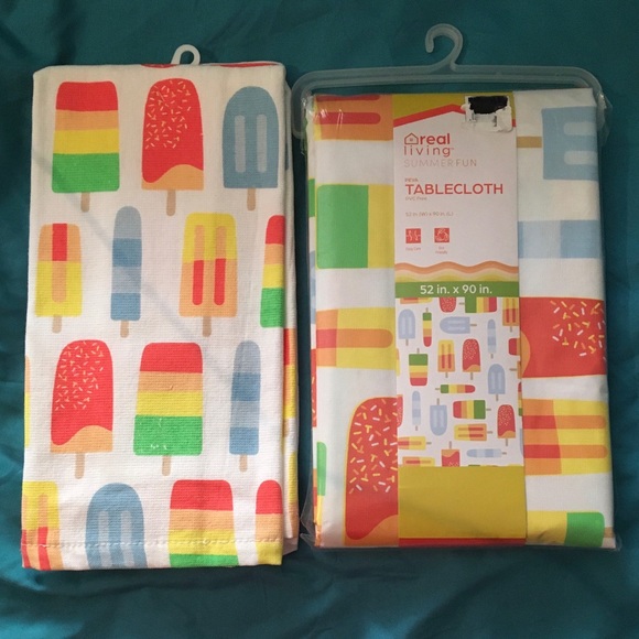 Springtime table cloth/towels - Picture 2 of 4